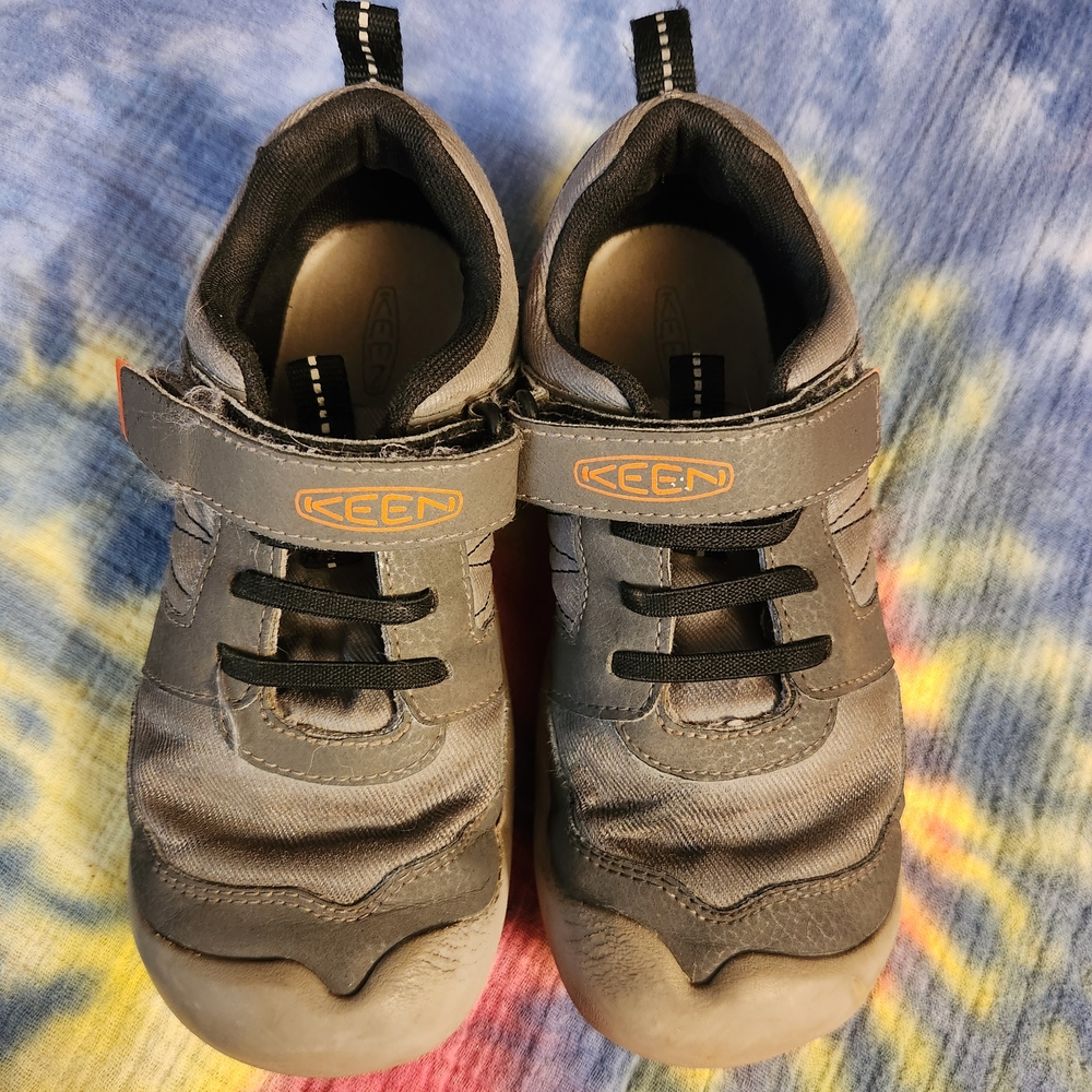 Keen Gray Sneakers with Velcro Closure and Cushioned Sole